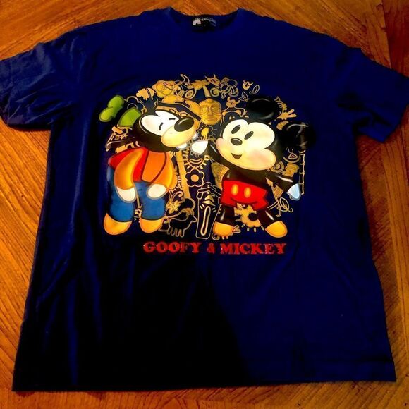 Hong Kong Disney T shirt - Picture 1 of 3